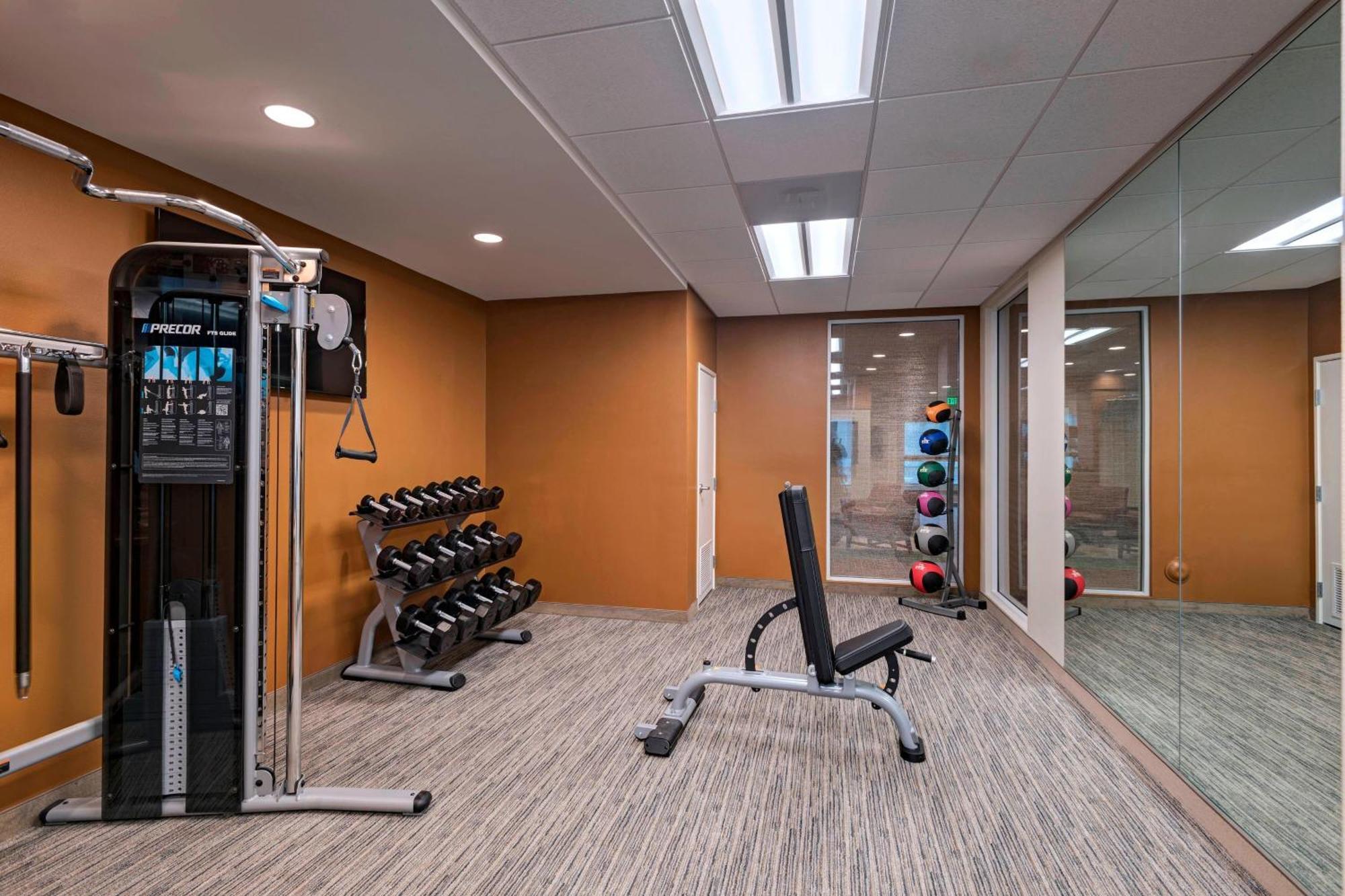 Towneplace Suites By Marriott Tacoma Лейкуд Екстериор снимка