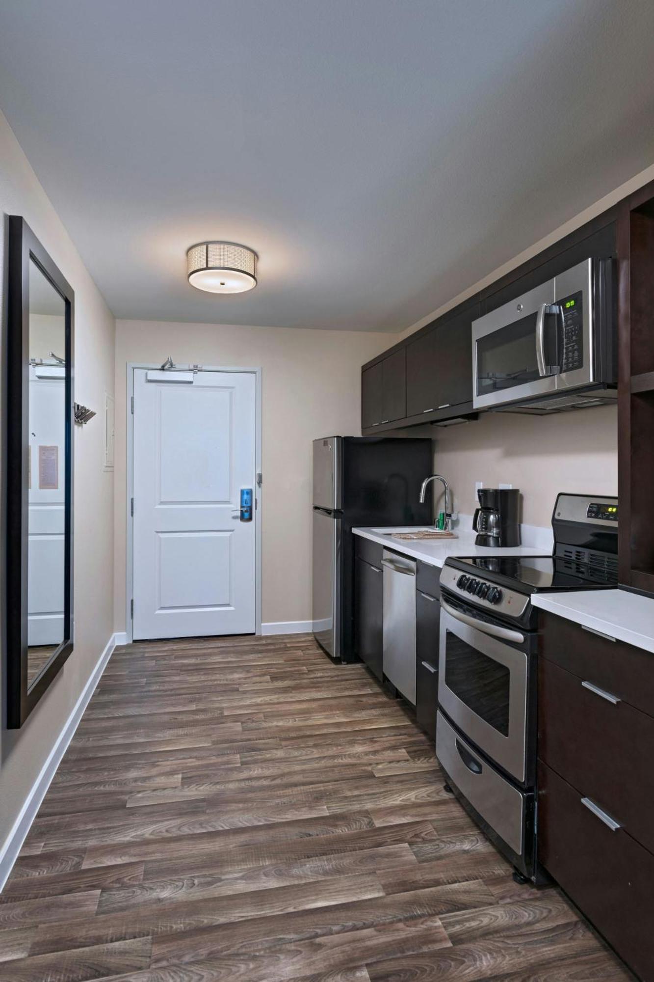 Towneplace Suites By Marriott Tacoma Лейкуд Екстериор снимка